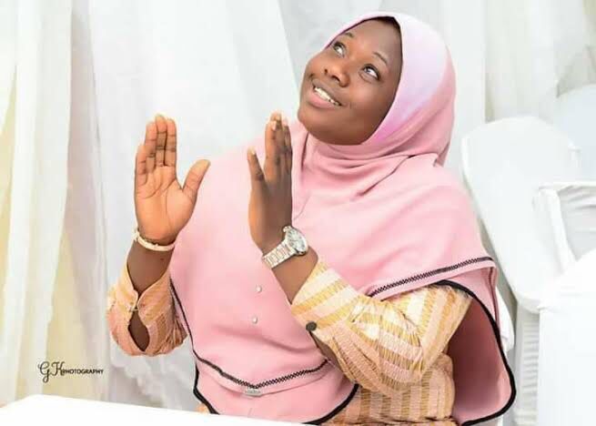 ‘Islamic singer Rukayat Gawat has passed away.’