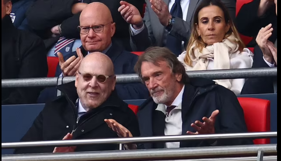 Screenshot 2025-02-21 at 23-29-29 Raphael Varane rips into Man United with brutal Real Madrid comparison and reveals even the players didn't know who was making the decisions Daily Mail Online