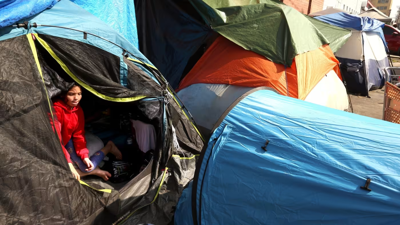 Please use the sharing tools found via the share button at the top or side of articles. Copying articles to share with others is a breach of FT.com T&Cs and Copyright Policy. Email licensing@ft.com to buy additional rights. Subscribers may share up to 10 or 20 articles per month using the gift article service. More information can be found at https://www.ft.com/tour. https://www.ft.com/content/c95893f4-1d7c-473a-a5fe-17b49acd56f1 Nearly 150,000 children under 18 experienced homelessness in the US last year, up 33 per cent from 2023. Among families with children it rose 39 per cent  © Genaro Molina/Los Angeles Times/Getty Images