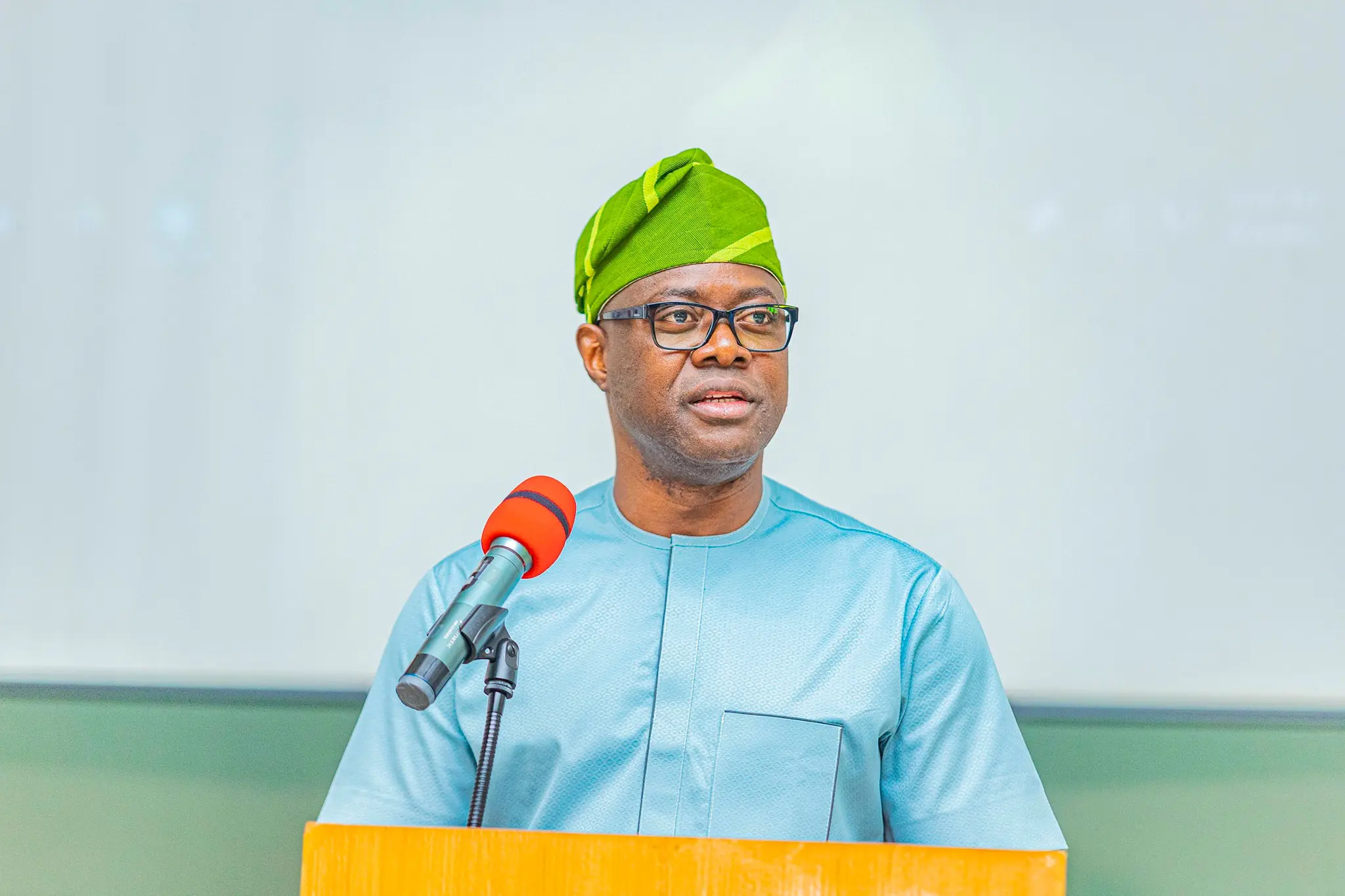 Governor Seyi Makinde criticises Works Minister David Umahi over lack of transparency in Lagos-Calabar Coastal Highway project costs.