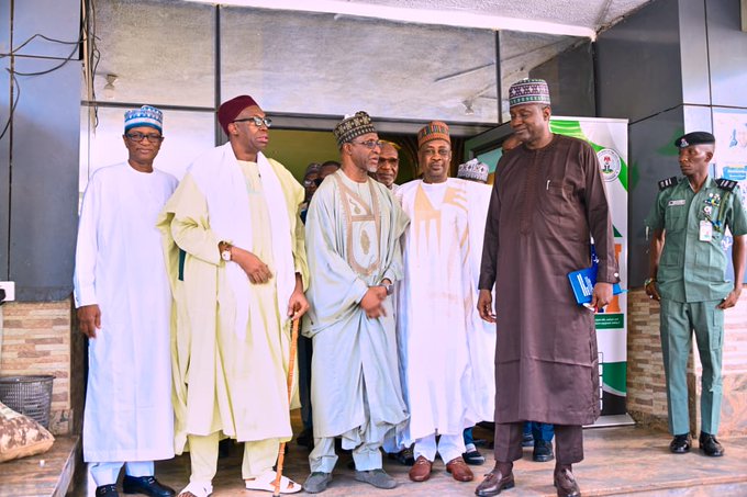 Balarabe Lawal representing FG during Nguru Emirate Council visit