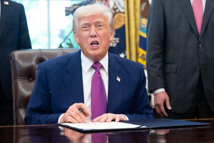 Appeals Court temporarily reinstates Trump-era tariffs