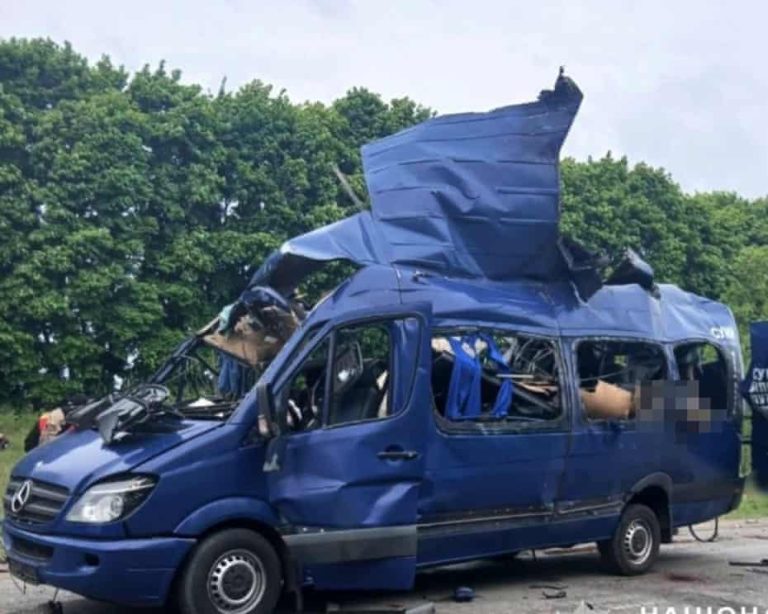 9 civilians killed in Russian drone strike on evacuation bus in Ukraine