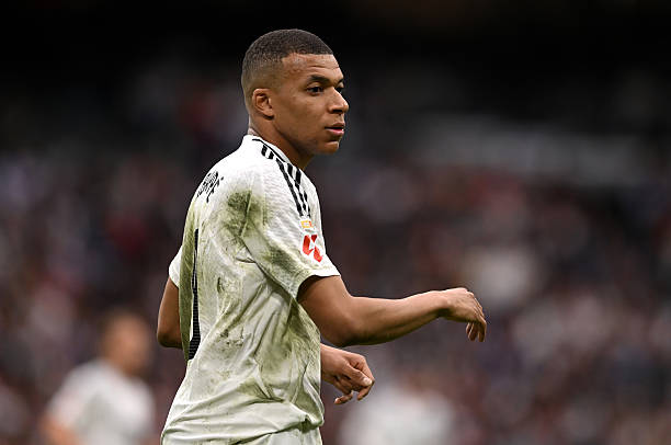 Mbappe scores twice as Real Madrid hold off Celta Vigo 3-2 to close gap on leaders Barcelona ahead of next week's El Clasico.