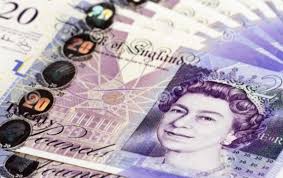 Pound set for monthly gain, despite fiscal concerns