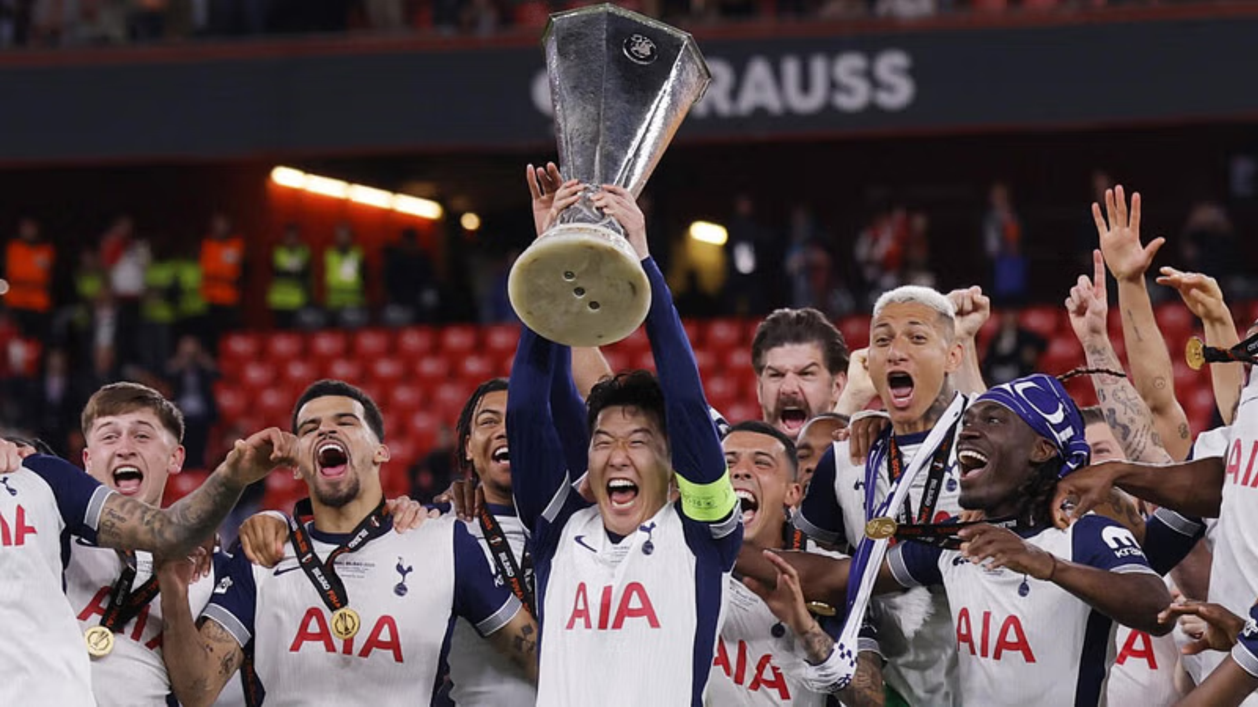 Spurs snatch narrow win over Man Utd to lift Europa League trophy