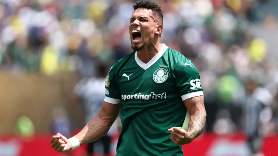 Paulinho scores in extra time as 10-man Palmeiras beat Botafogo