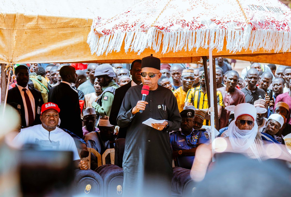 FG donates ₦2bn, 20 truckloads of grains to flood-ravaged Mokwa