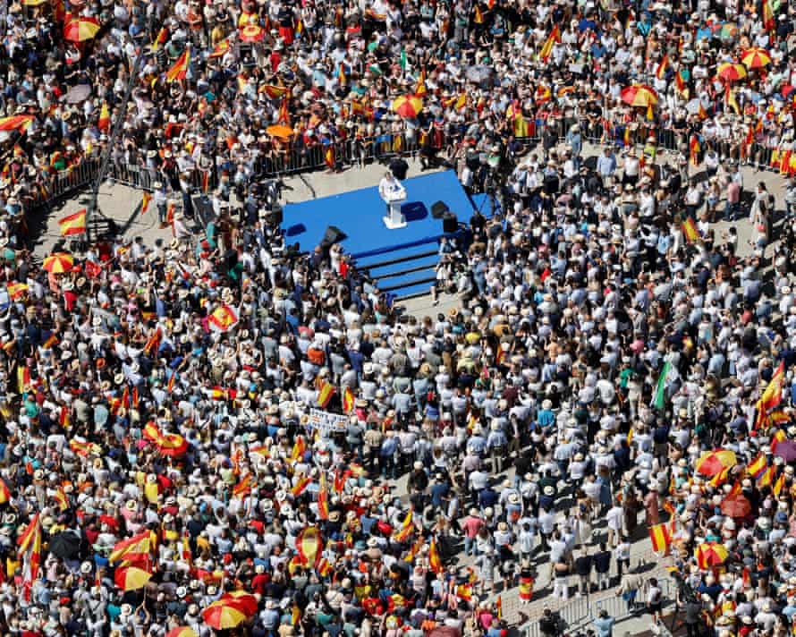 protesters calls for PM Sánchez resignation