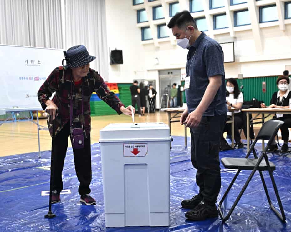 South Korea votes in snap presidential