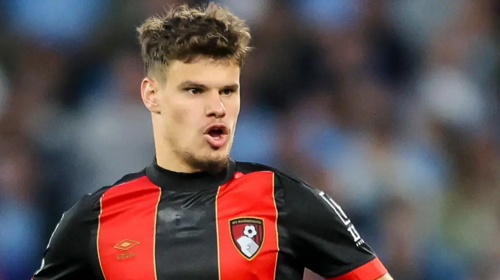 Liverpool agree £40m deal to sign Milos Kerkez from Bournemouth, with the 21-year-old set to replace Tsimikas and compete with Robertson at left-back.