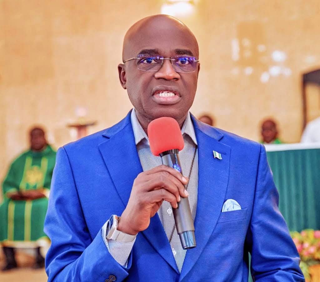 Governor Hyacinth Alia addressing stakeholders during visit to Ukum in Sankera, Benue State.