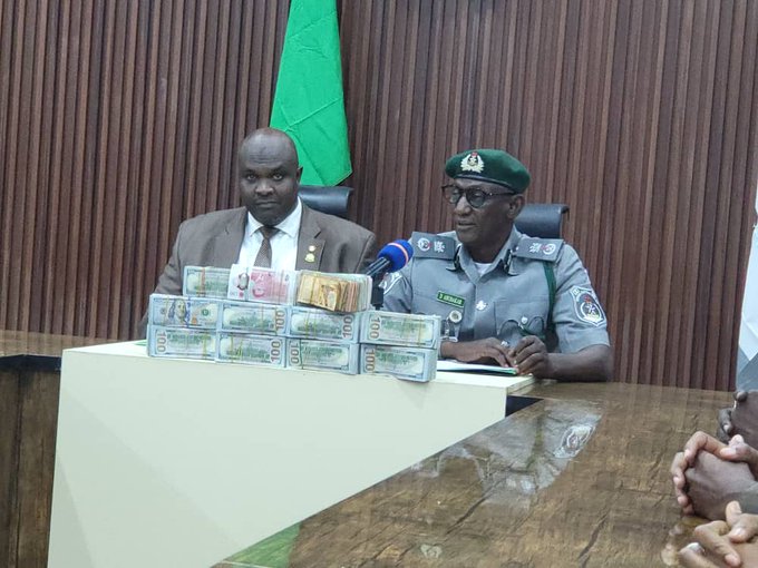 EFCC and NCS with the suspect