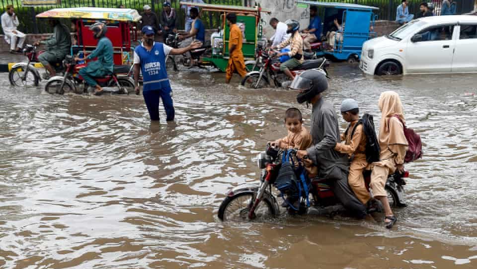 Pakistan faced with climate change, flood