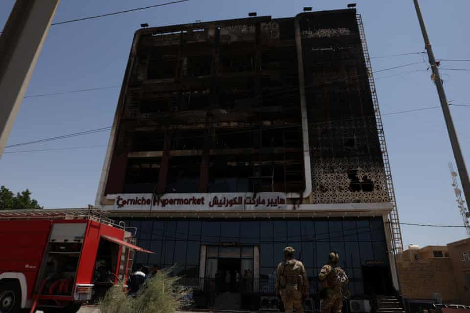 Fire at Iraqi shopping mall