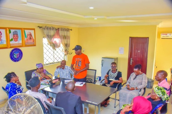 Pictures of the members of the committee