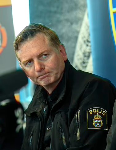 Ex-cop Fredrik Gardare claims multiple Premier League stars were caught in match-fixing via a seized phone, but Swedish police shelved probe.