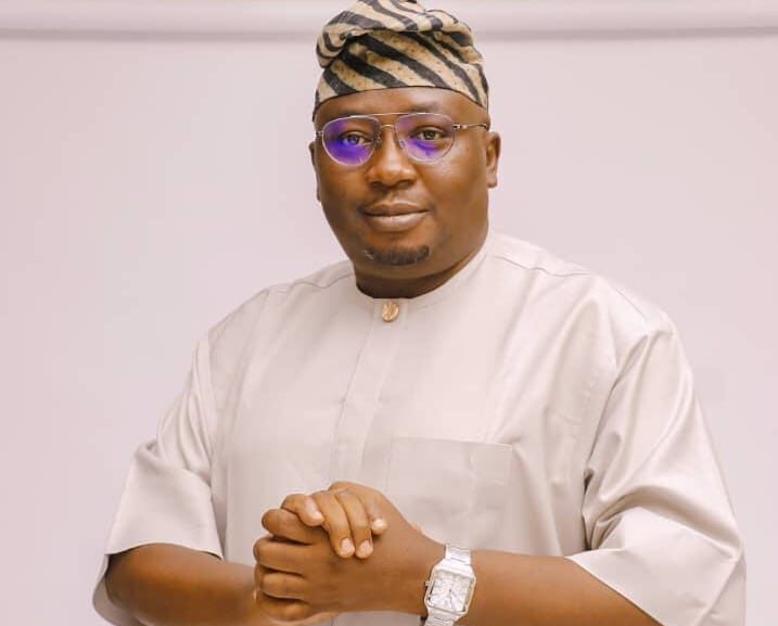 Minister of Power Adebayo Adelabu declares his intention to run for Oyo State governor in 2027, stating “Èmi lókàn” in a public address.
