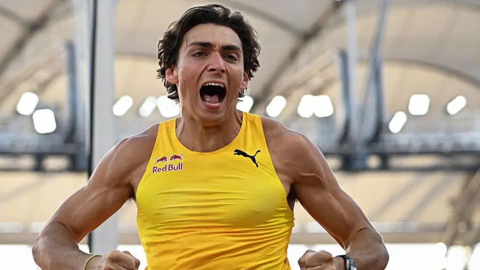Armand Duplantis clears 6.29m in Budapest, breaking the men’s pole vault world record for the 13th time and third in 2025 ahead of worlds in Tokyo.