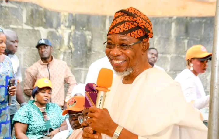 ADC Rauf Aregbesola receiving the defectors