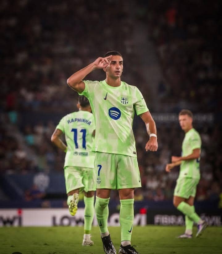 Barcelona defeats Levante