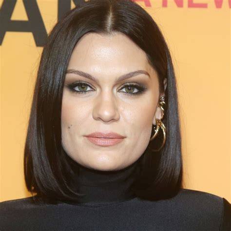 Jessie J postpones tour for further breast cancer surgery
