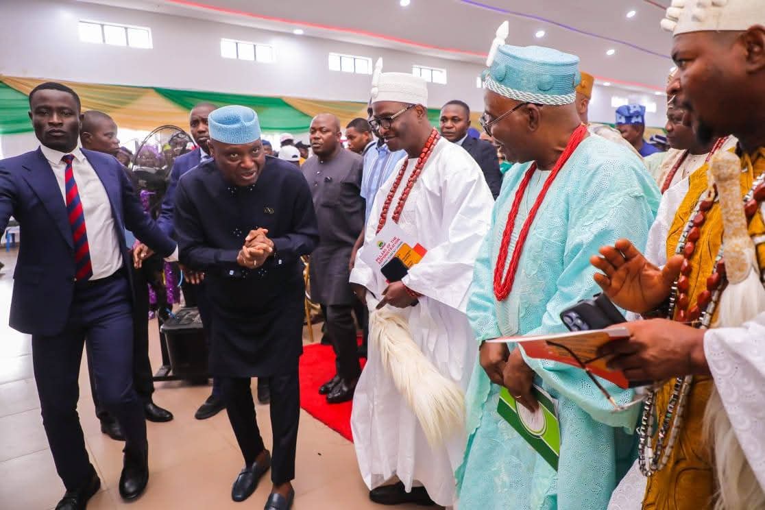 Biodun Oyebanji and some monarchs during the town hall meeting
