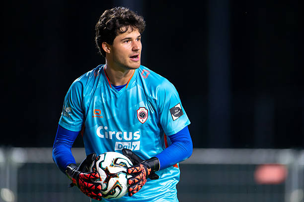 Man Utd seal £18.1m deal for keeper Senne Lammens