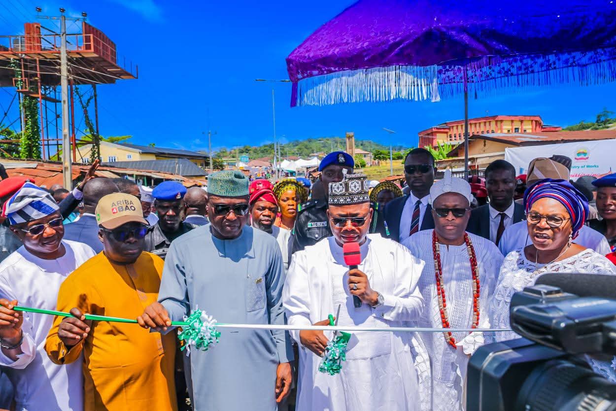 Usman Ododo, Biodun Oyebanji and others during the projects commissioning