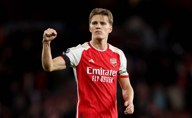 Arsenal captain Martin Ødegaard will miss action until mid-November with a knee injury, ruling him out of key league and Champions League games.