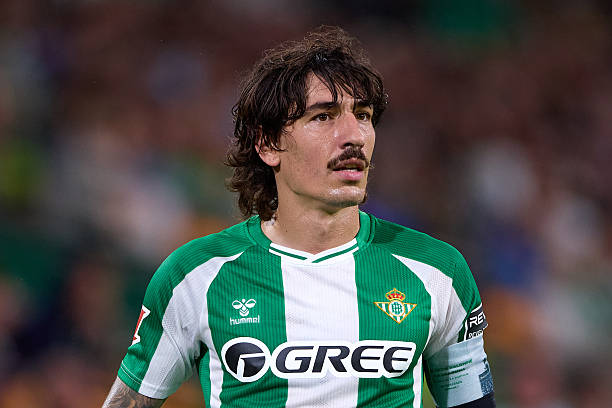 Bellerin: The footballer pedalling for a greener future