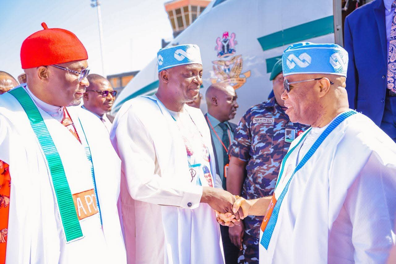 Godswill Akpabio receives in Kos by APC Chairman Nentawe Yilwatda