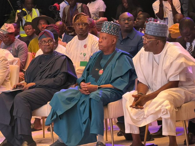 Aliko Dangote with Kashim Shettima and others
