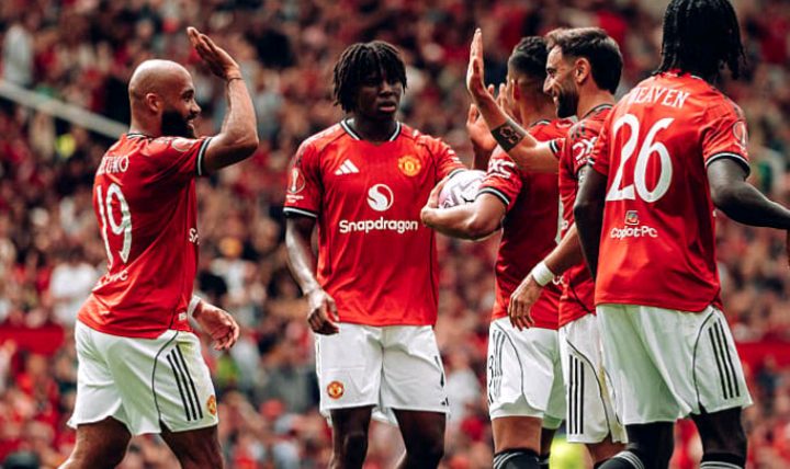 ‎Carrick continues giant-lilling streak as United beat Arsenal 3-2