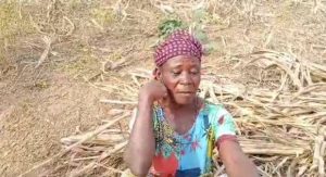 Jummai Tanko waiting to scoop water from ground in Tuluku. photo credit: Yunusa Umar/ New Daily Prime