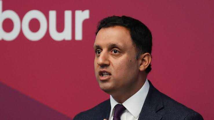 Scottish Labour leader Sarwar demands ex-ministers probeover Glasgow hospital scandal
