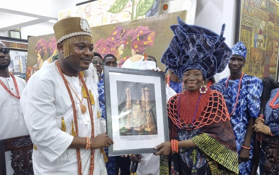 Ogun monarch, Olofin Adimula presents historic photo at Nike Arts